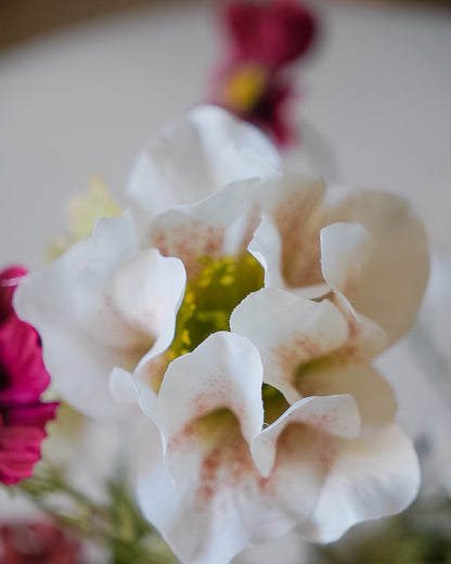Close-up of a white silk flower in the Saga bouquet